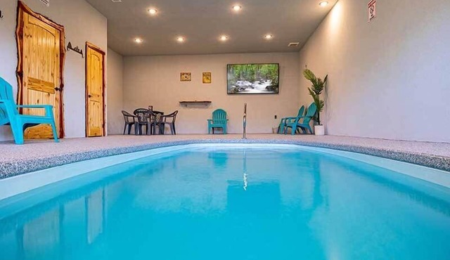 Sunset Peak- The perfect cabin with indoor pool, Mountain Views, and fire-pit!