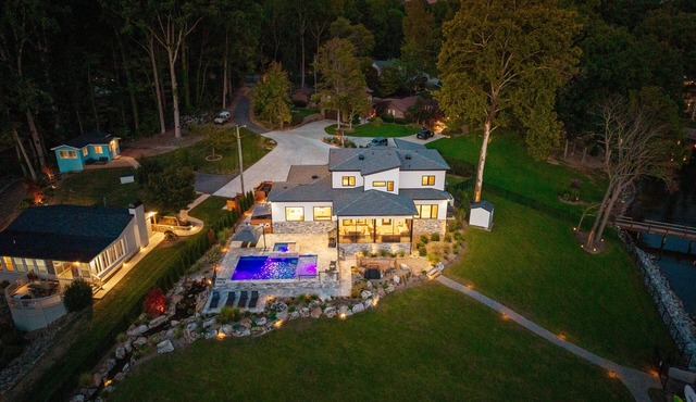Sunset Retreat at the Lake | Sleeps 24 | Pool & Hot Tub