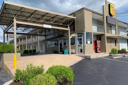 Super 8 by Wyndham Jackson in Jackson