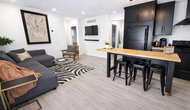 Sweet Spot on Swain | Modern 3 BR just 5 blocks to IU Campus