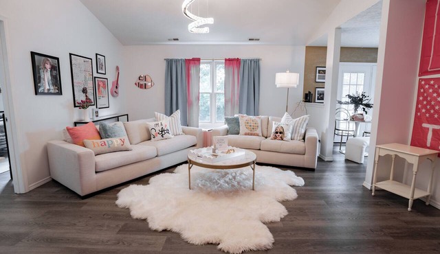 Swiftie’s Babe Cave is a Taylor-Themed 3BR Retreat Near Downtown Owensboro!