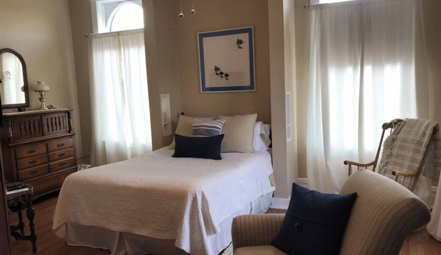 The Chessie Room - Historic Boutique Stay at Heritage Station
