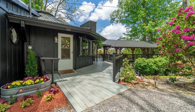 The Cullowhee Cabin | Restful Retreat | Mountain View | Fire Pit | Games