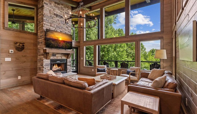 The Day Hike - Pet Friendly | Mountain View | Outdoor Fireplace | Oversized Deck