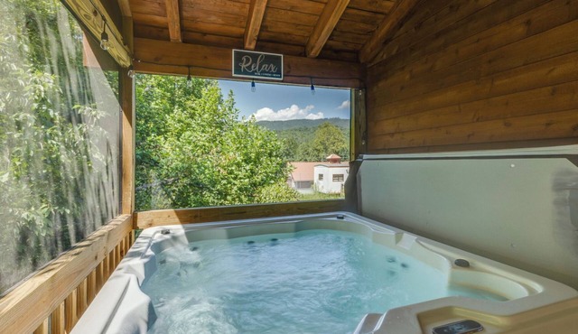 The Foxtail Lodge - Game Room, Hot Tub & Smoky Mountain Resort Pool