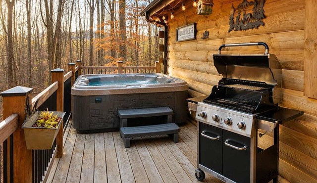 The Little Deer Cabin - Hot Tub, Stone Fireplace