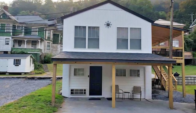 The Lodge at Welch - The Little House in Welch
