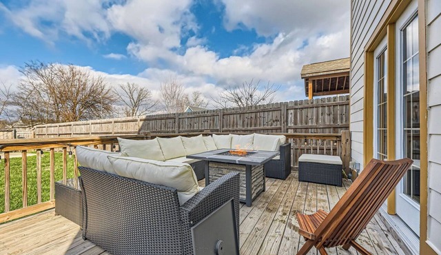 The Mellow Yellow Retreat! A Beautiful Home – 5 Minutes from Downtown Nashville.