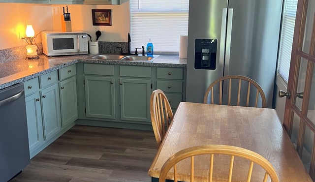 The Miller House-Charming 2-bedroom house with AC in cozy Livingston