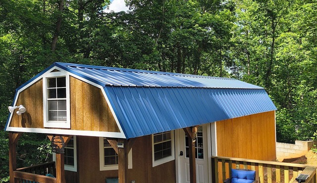 The Moose Lodge, located on Lake Hartwell, in Townville SC. Sleeps 6 guest.