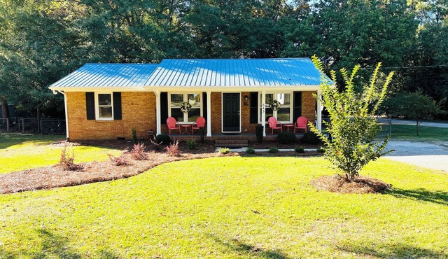 The Oasis. Cozy 3-bed house 1 mile to Campbell University. WiFi