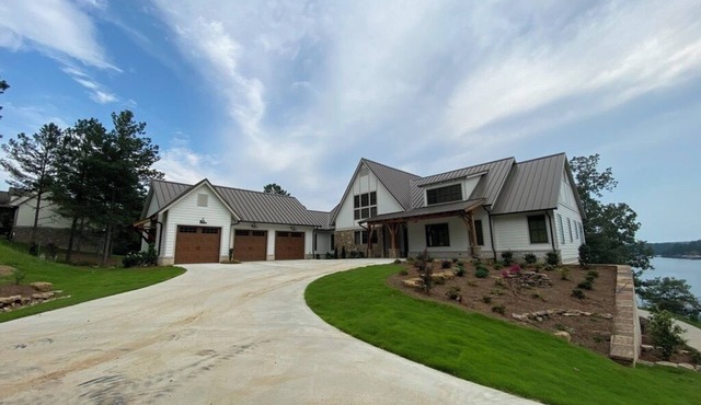 The Rocks at Smith Lake Bremen, Alabama: Stunning lake house; sleeps 20 in Bremen