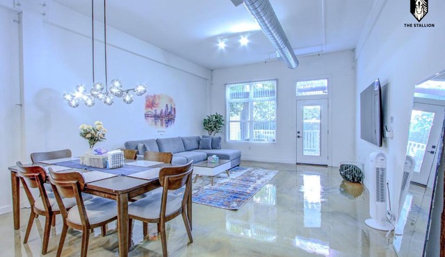 The Stallion #101 - 1BD Modern Loft with Private Patio - Walk to various attractions