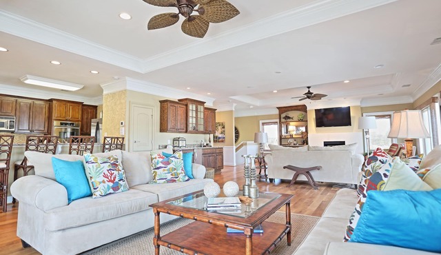The Ultimate In Beach Living! Ocean View, Steps to Beach, Sleeps 8. Elevator!