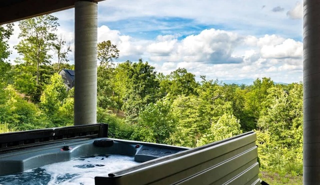 The Understory at This Way | Hot Tub Retreat