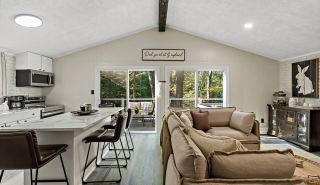 The Woods, Romantic Mountain escape with hot-tub under the stars!