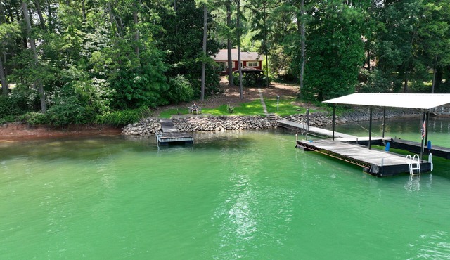 TheRedCottage lakefront PRIVATE DOCK