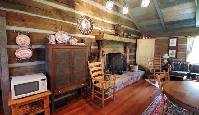 This house is a 2 bedroom(s), 1 bathrooms, located in East Bernstadt, KY.
