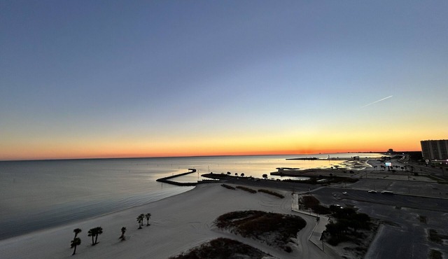 Top-Floor Condo - On the Beach - Gulf Views - Walk the Boardwalk in Biloxi