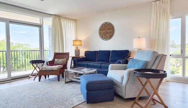 Totally Renovated Condo - 1.5 Min. Walk to Beach!