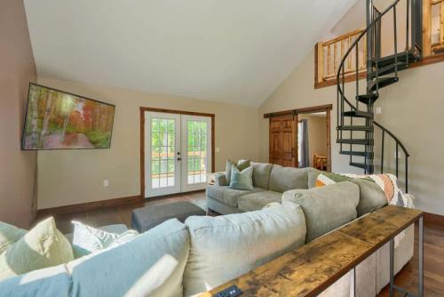 Tranquil Heights Cabin In Hocking Hills- HOT TUB! in Ray