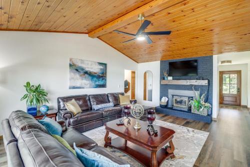 Tranquil Lakefront Greers Ferry Escape w/Fire Pit in Fairfield Bay