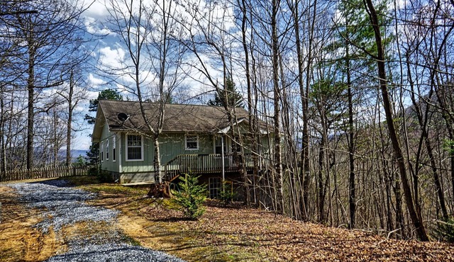 Tsali View Cottage-High Speed Wifi - Fire Pit & Mountain View!