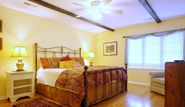 Tudor Oaks Inn
