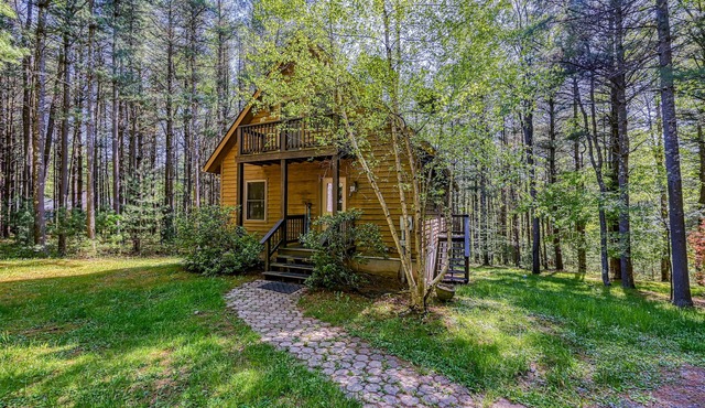 Two-story cottage near the lake with a firepit, wood stove, & washer/dryer