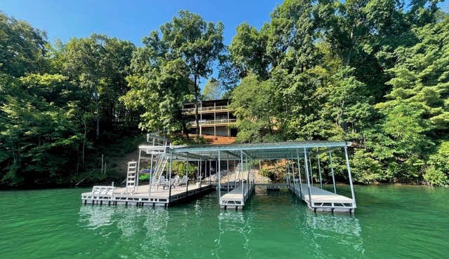 Unsalted Suites, Norris Lake, TN- NEWLY BUILT with Massive Decks & 2 Slip Dock