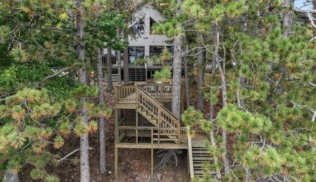 Updated, Tranquil Retreat on Round Lake - 3 Bed, 3 Bath with Sleeping Loft in Hayward