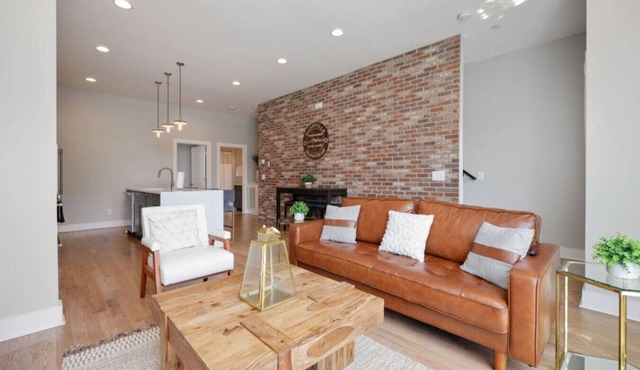 Urban Escape | Elegant Retreat | Skyline Views