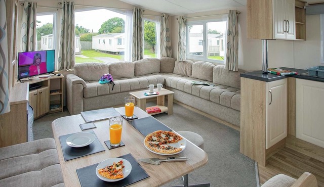 Very comfortable, modern and contemporary caravan with one double and two twin. in Mappleton