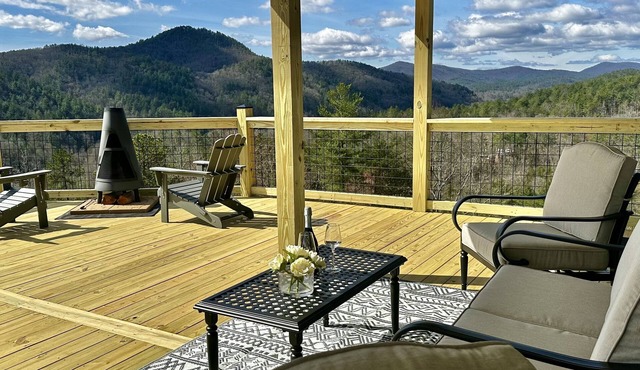 VIEWS! Mountain Sunsets & Stars! - The Green Cabin