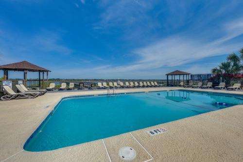 Walk to Beach & Marsh: Condo in Murrells Inlet in Myrtle Beach