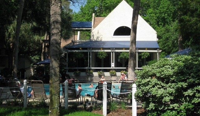 Walking distance to Coligny beach. Oceanfront pool at sister resort included