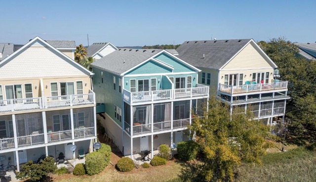 Water's Edge 103 - Bright 3BR/3BA Townhome - Pool - Fishing Dock