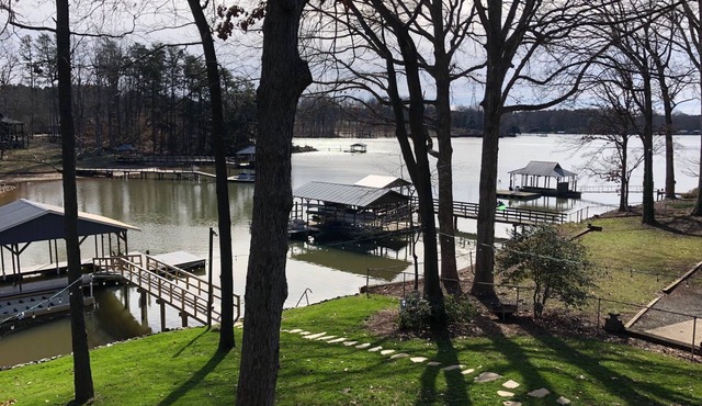 Waterfront /5 Bedrooms /3 BA's /2 FULL KITCHENS /Firepit /Boat Dock /Pier in Troutman