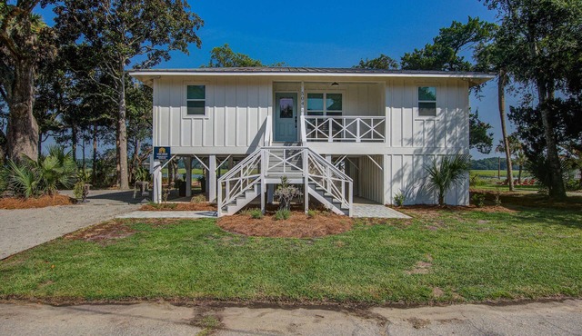 Waterfront home with private dock & deck with great views, walk to the beach