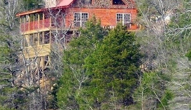 Waterfront Paradise, Log Cabin on Beaver Lake minutes from Eureka Springs! in Beaver lake