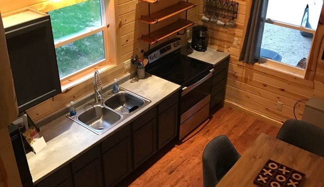 WaterSong Cabin, Class 1 trout stream, DNR land, 5 mi to Viroqua, eco-friendly in Viroqua