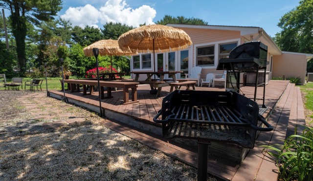 Waterview Home! Beach Volleyball! Near Wedding Venues! Walk to Bar & Restaurant! in Stevensville