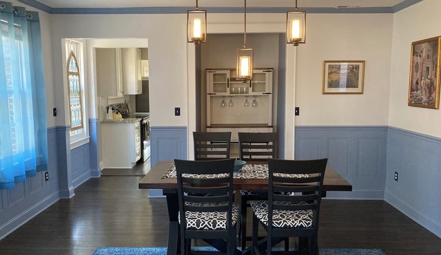 Welcome to Heathcliff House. Historic cottage near vibrant Uptown Charlotte.