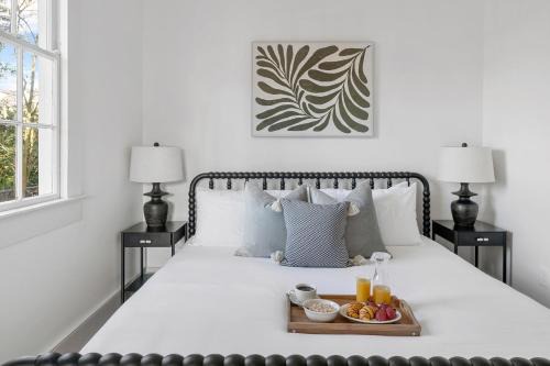 Whole House Downtown Sleeps 16 in Charleston