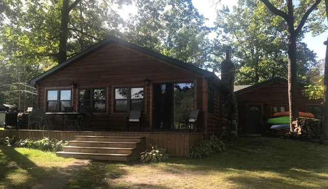 Wiggins Lakefront, dock and beach! Kayaks, paddle boats & MORE! UP NORTH FEEL! in Gladwin