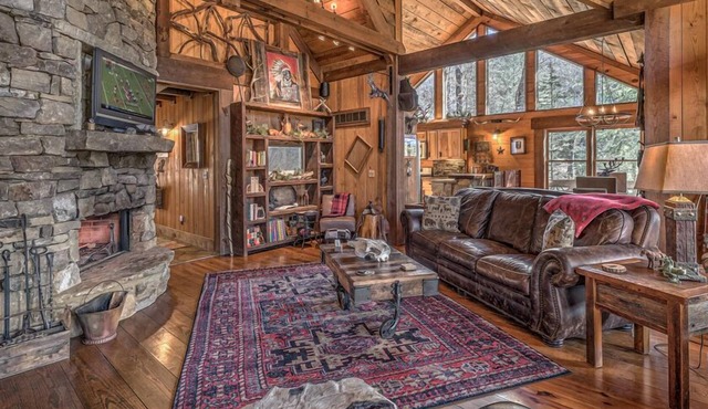 Winding Log Ridge- Pet Friendly | Screened Porch | 11 miles from Downtown