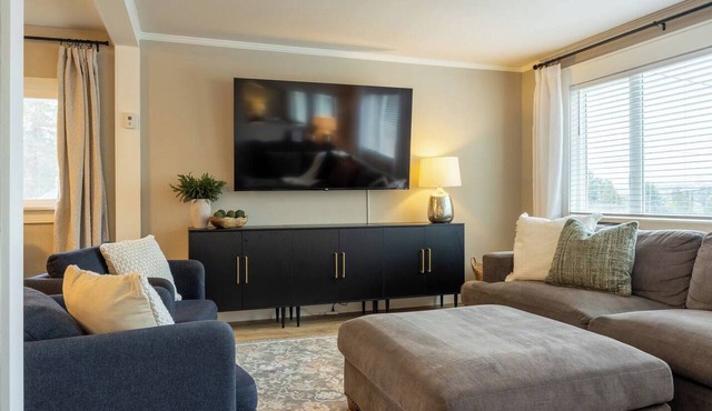 Winter Circle Hideaway - Remodeled + Pet Friendly in Pullman