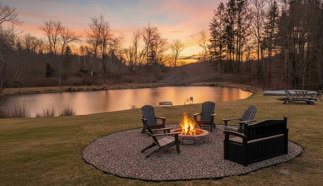 Winterberry Pond, Converted Barn & Hot Tub in Roscoe