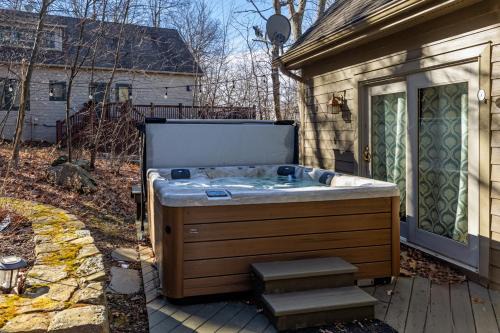 Wintergreen springJacuzzifirepitpool access in Roseland