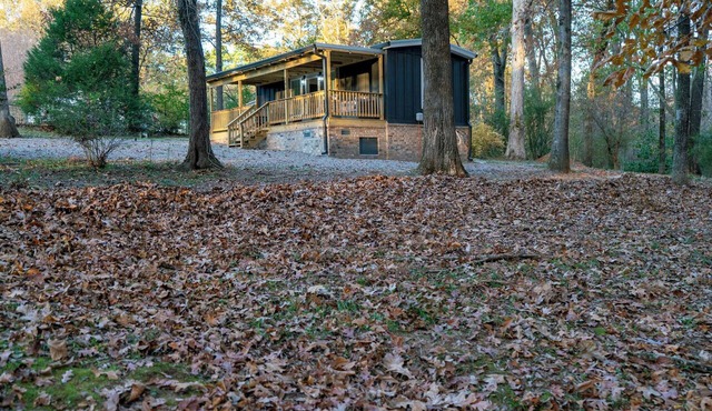 Wooded Tiny Cabin Near Memphis with 2 Bedrooms, 2 Bathrooms & Fire Pit